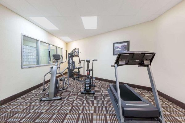 Days Inn And Suites Des Moines Airport